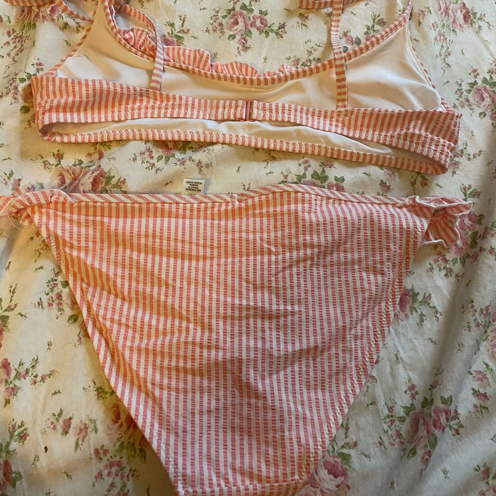 Bikini - Picture 2 of 3
